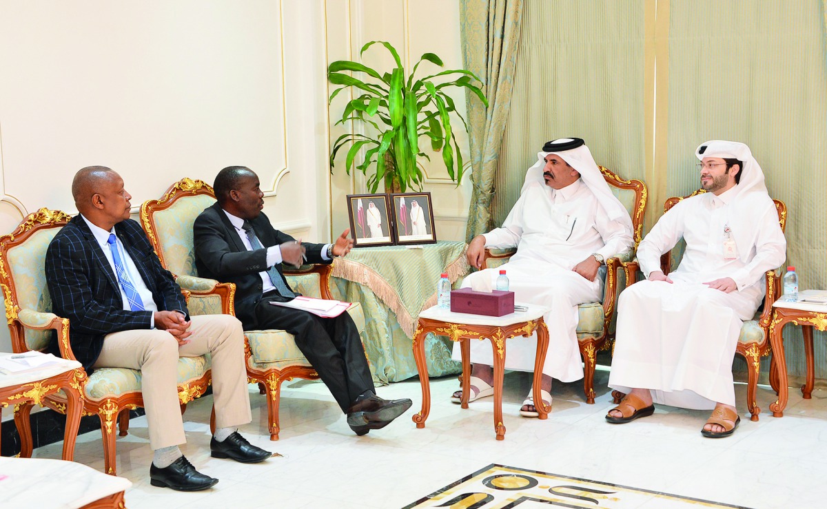 Mohammed bin Ahmed bin Towar Al Kuwari (second right), Vice-Chairman of Qatar Chamber, meeting with members of visiting Kenyan trade delegation at QC headquarters, yesterday.