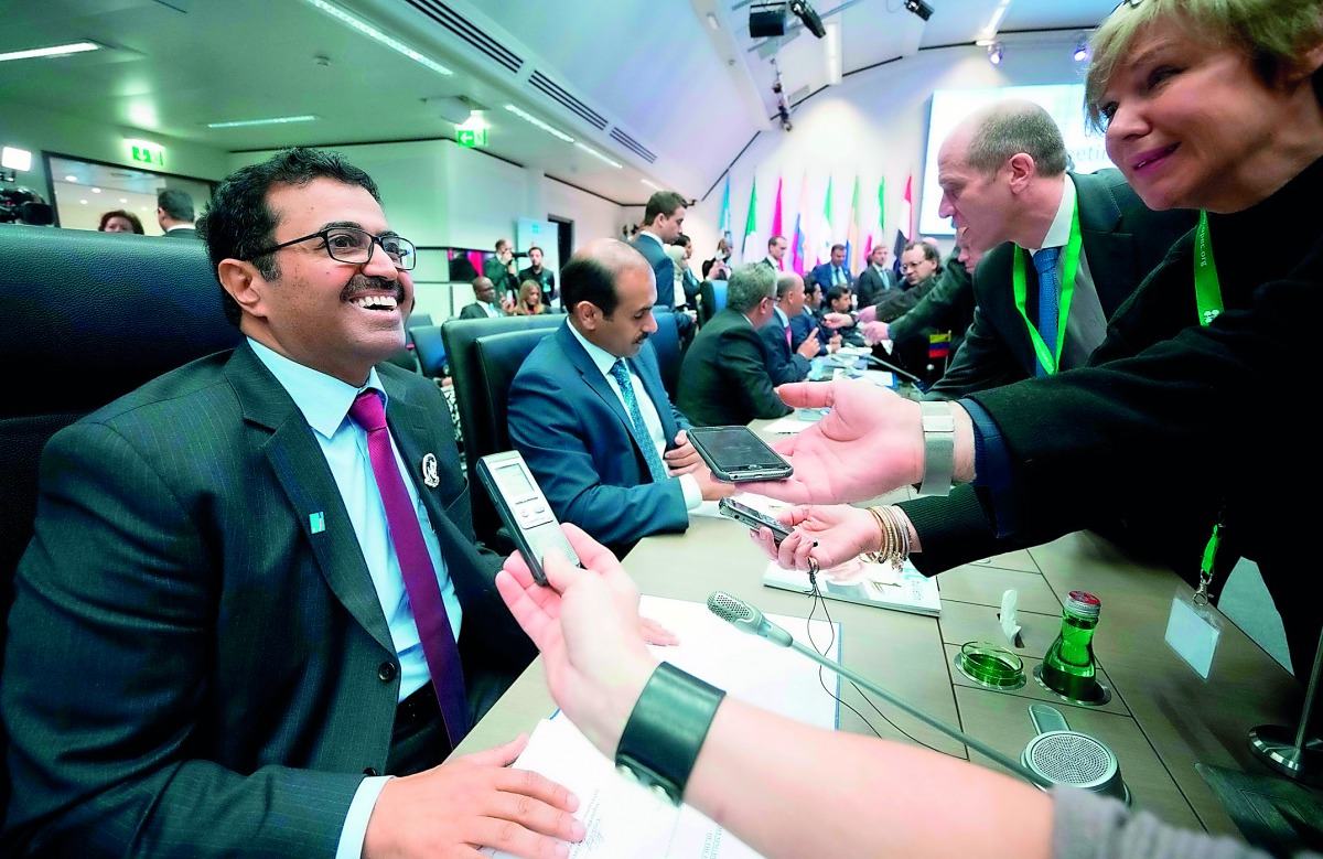 Qatar Energy Minister Mohammed Bin Saleh Al-Sada is questioned by journalists as he attends the 173rd OPEC Conference in Vienna on November 30, 2017 (AFP / Joe Klamar) 