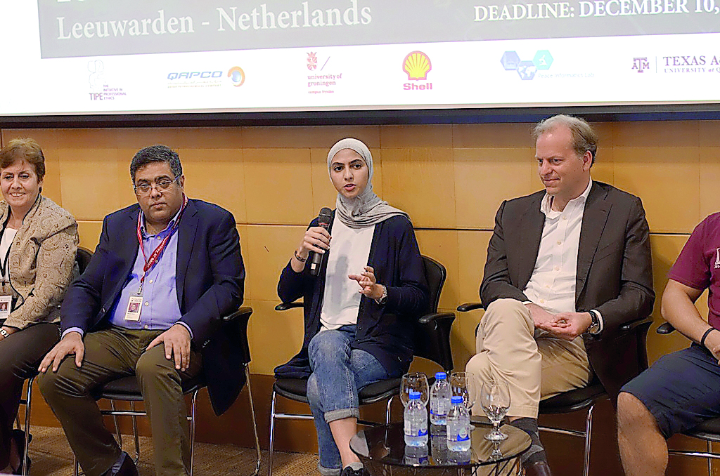 Participants addressing a seminar at the Teaching Week 2017.