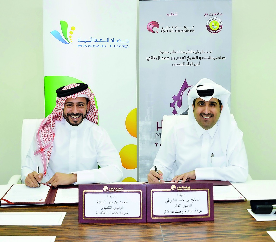 Saleh bin Hamad Al Sharqi, Director-General at QC, and Hassad’s CEO, Mohamed bin Badr Al Sadah, sign the sponsorship agreement at the QC venue yesterday.

