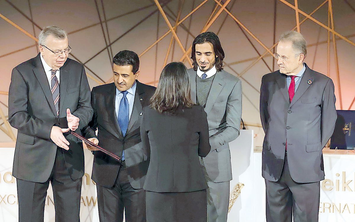 H H Sheikh Jassim bin Hamad Al Thani (second right), Special Representative of H H the Emir; honours a winner of Sheikh Tamim International Anti-Corruption Award 2017 in the presence of Attorney General H E Dr Ali bin Fetais Al Marri (second left) and oth