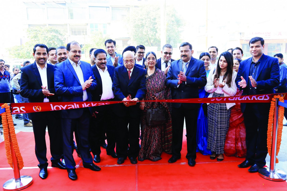 Vijay Prakash Jain (fourth left), Secretary General, Bhartiya Udyog Vyapar Mandal, inaugurating the Joyalukkas Showroom in South Extension, Delhi, India, yesterday. 