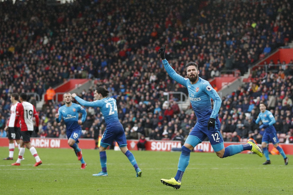 Arsenal's French striker Olivier Giroud celebrates scoring the team's first goal during the English Premier League football match between Southampton and Arsenal at St Mary's Stadium in Southampton, southern England on December 10, 2017.   AFP / Adrian DE