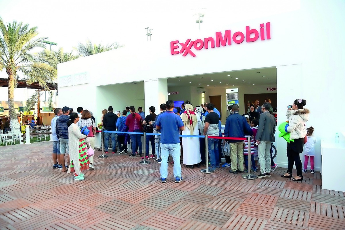 People stand in queue at the Qatar ExxonMobil Open 2018 counters for the tickets. 