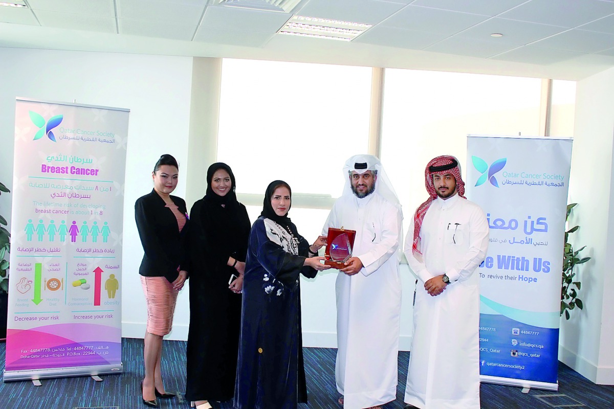 Dr Dera Al Dosari, Public Relations and Marketing Manager of QCS, with Qatar Airways’ delegation at QCS headquarters receiving the donation.