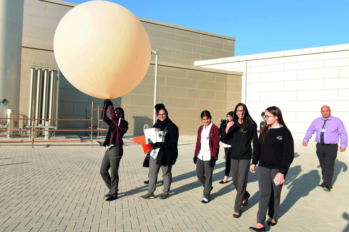 Scientists at HBKU’s Qatar Environment and Energy Research Institute with a weather balloon as part of Near Space Anthem Project. 