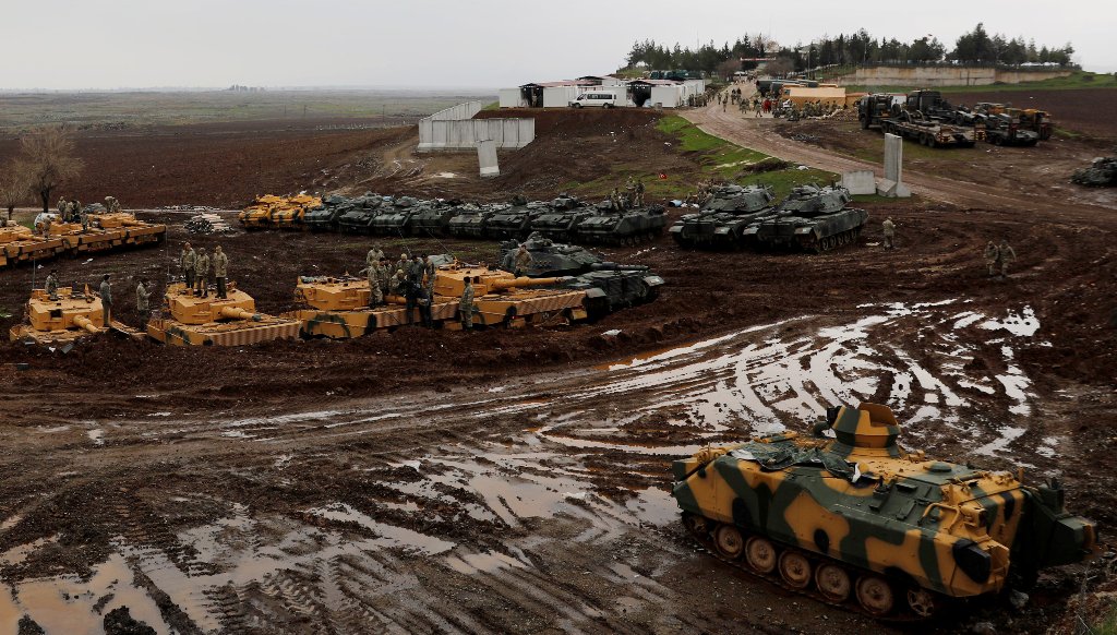 Turkish army tanks and armored personnel carriers (APC) are seen near the Turkish-Syrian border in Hatay province, Turkey January 23, 2018. REUTERS/Umit Bektas