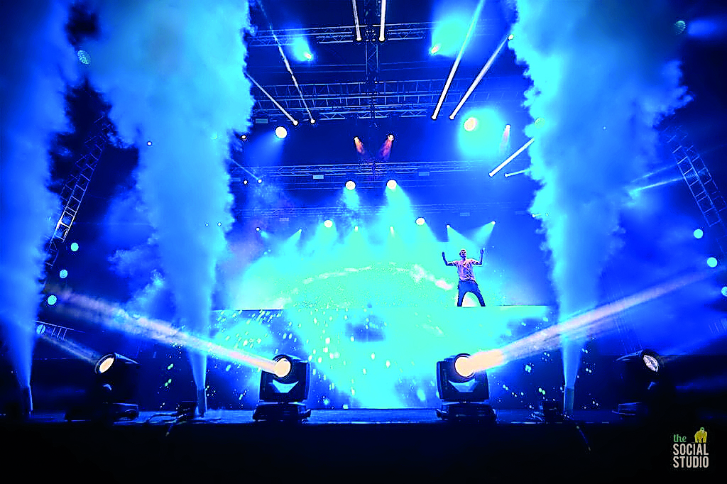 Around 5,000 concert-goers thronged Doha Exhibition and Convention Centre on Thursday night to watch Grammy Award-winning American EDM pop duo The Chainsmokers on their first show in the Middle East.