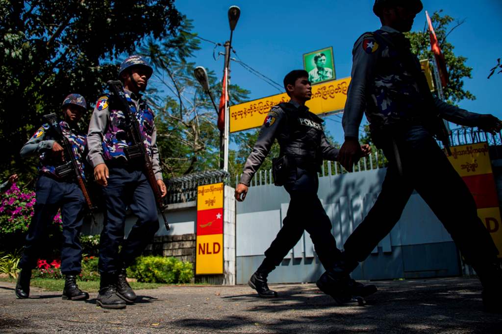 Police officers patrol in front of the residence of Myanmar's leader Aung San Suu Kyi in Yangon on February 1, 2018, after a petrol bomb was hurled into the compound. AFP / YE AUNG THU
