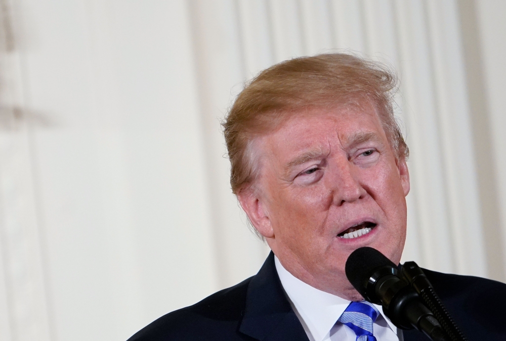 US President Donald Trump speaks during the Public Safety Medal of Valor Awards Ceremony in the East Room of the White House on February 20, 2018 in Washington, DC. / AFP / MANDEL NGAN 