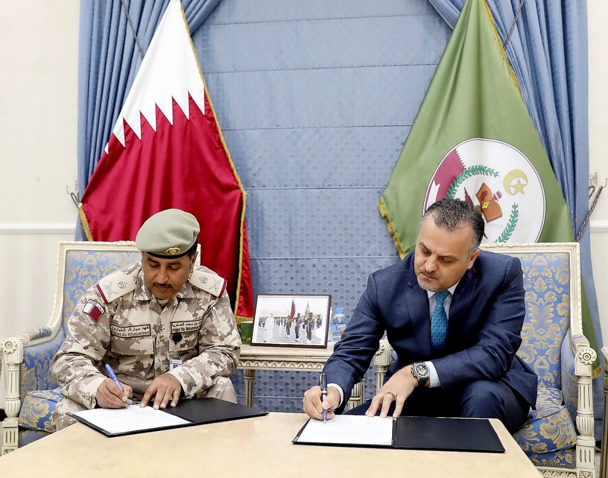 Maj Gen Fahad Mubarak Al Khayareen and Microsoft’s Middle East and Africa Senior Director for Education, Harb Bou-Harb, signing the agreement.