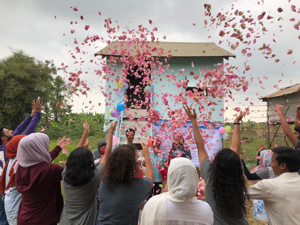 NU-Q student volunteers worked alongside Cambodian homeowners to construct their homes.