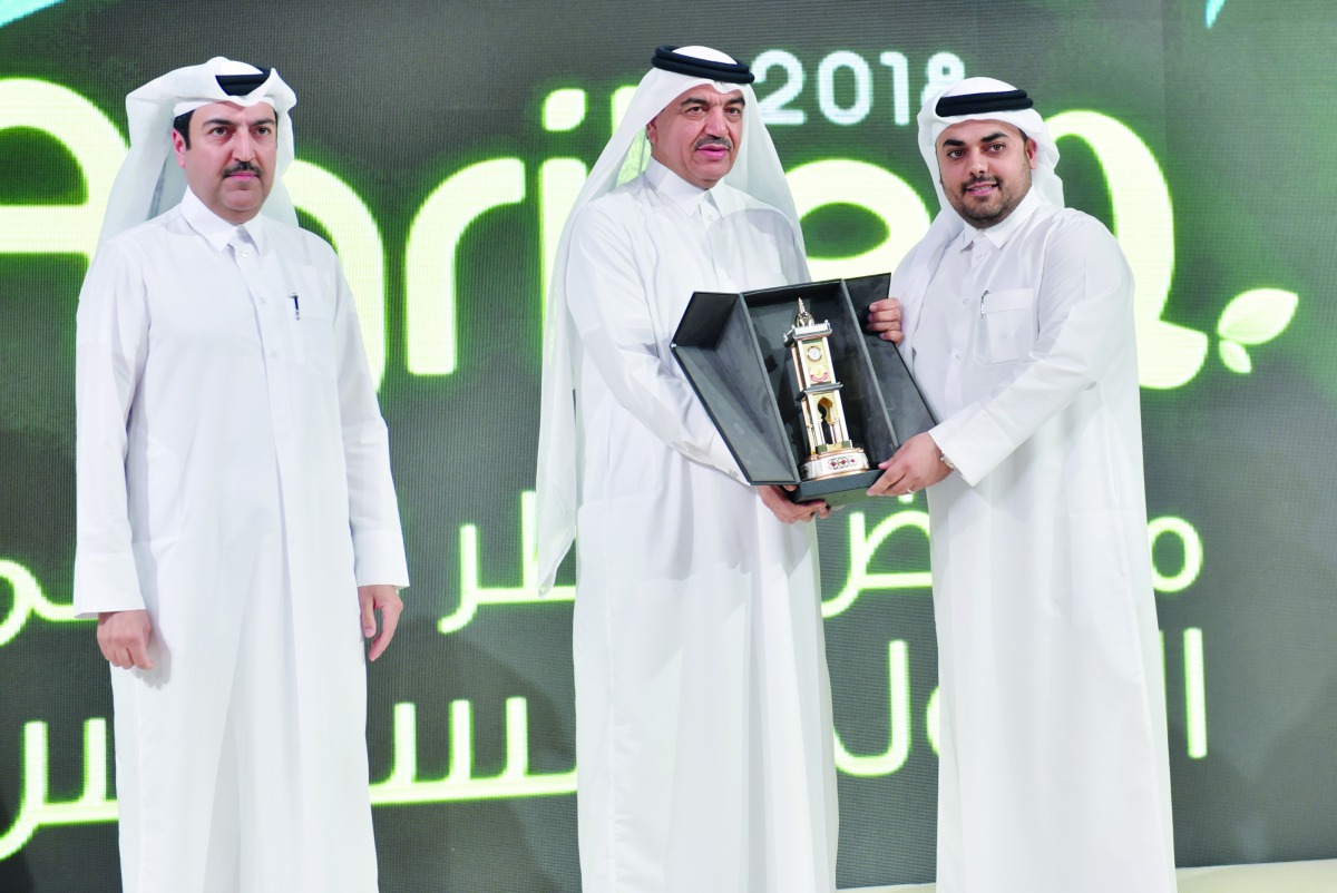 Minister of Municipality and Environment H E Mohamed bin Abdullah Al Rumaihi (centre) honouring Ramez Al Khayyat, Vice-Chairman of the Board of Directors of Baladna, at a ceremony held on the sidelines of  AgriteQ 2018.