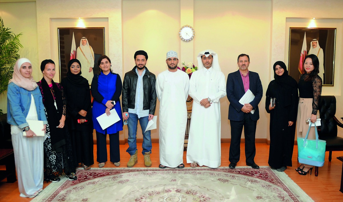 Dr. Khalid Al-Shafi, Editor-in-Chief of The Peninsula, with students from the Gulf Studies Center of Qatar University. Also seen is professor Dr Noureddine Miladi (third right), Head of Department of Mass Communication at Qatar University College of Arts 