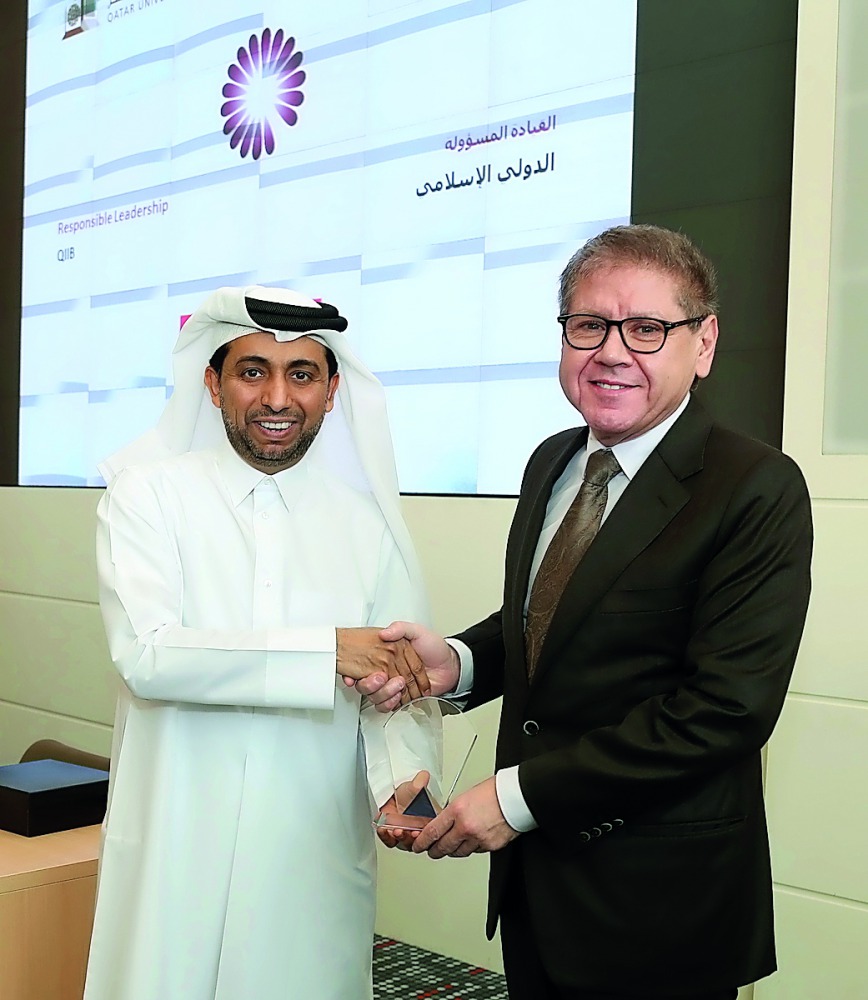 Ahmed Abu Sharkh receiving the award.