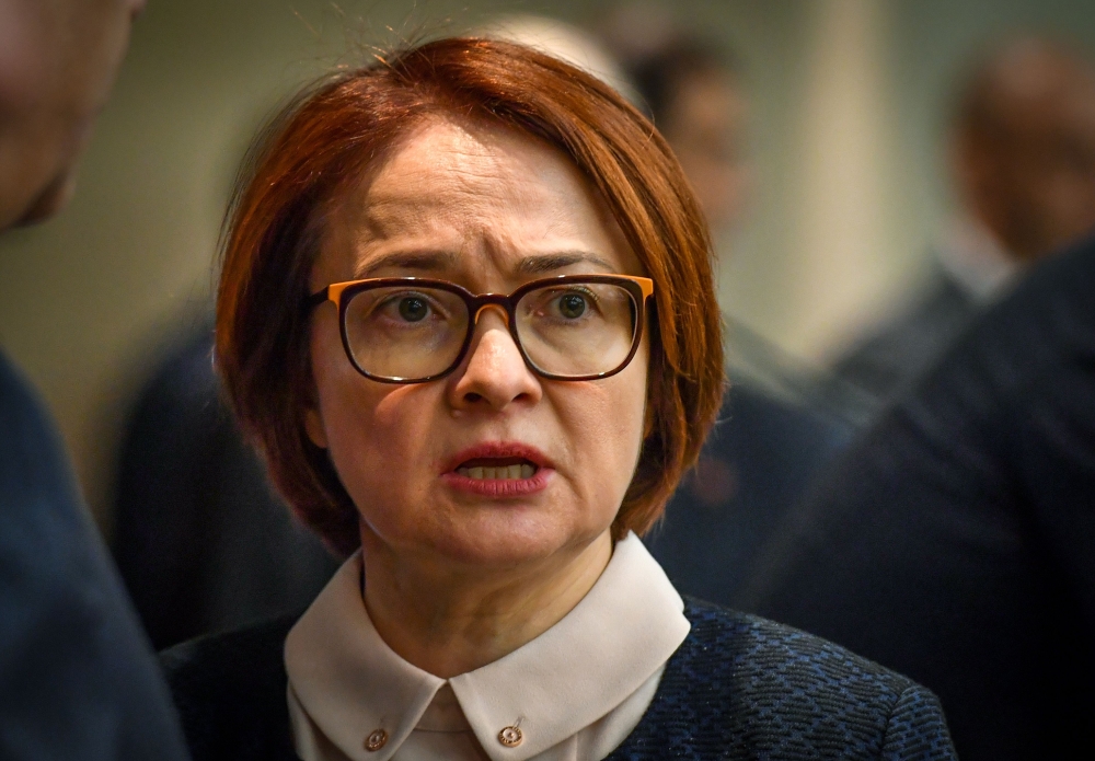 Russia's Central bank chief Elvira Nabiullina speaks with colleagues before Prime Minister speech at the State Duma, Russian parliament's lower house in Moscow on April 11, 2018. AFP / Yuri Kadobnov
