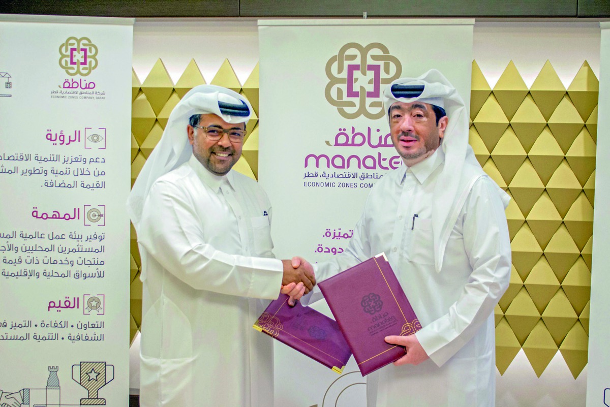 QMMF President Abdulrahman Al Mannai and Manateq’s CEO Fahad Al Kaabi pose for a photo.