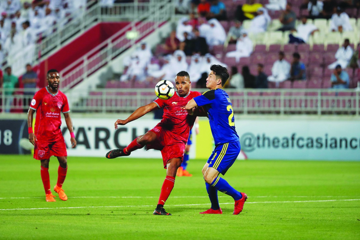 Al Duhail’s forward Youssef El Arabi (left) vies for the ball with Al Wahda’s Rim Chang Woo during yesterday’s match.
