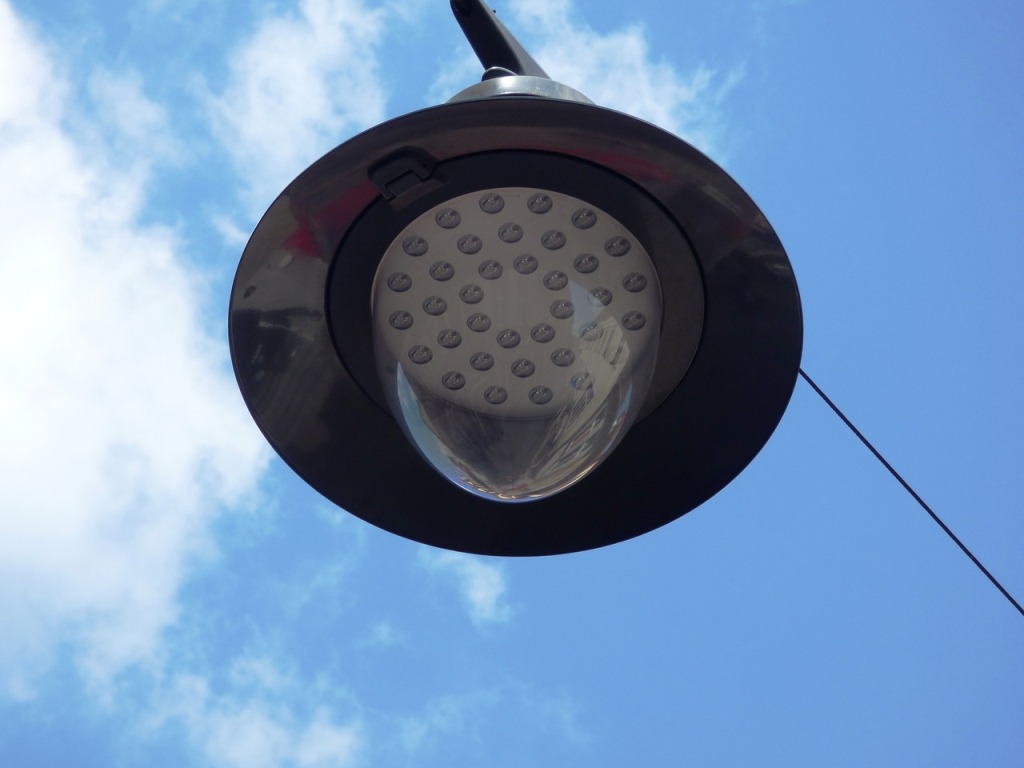 Image of a LED street light used for representation purposes only.