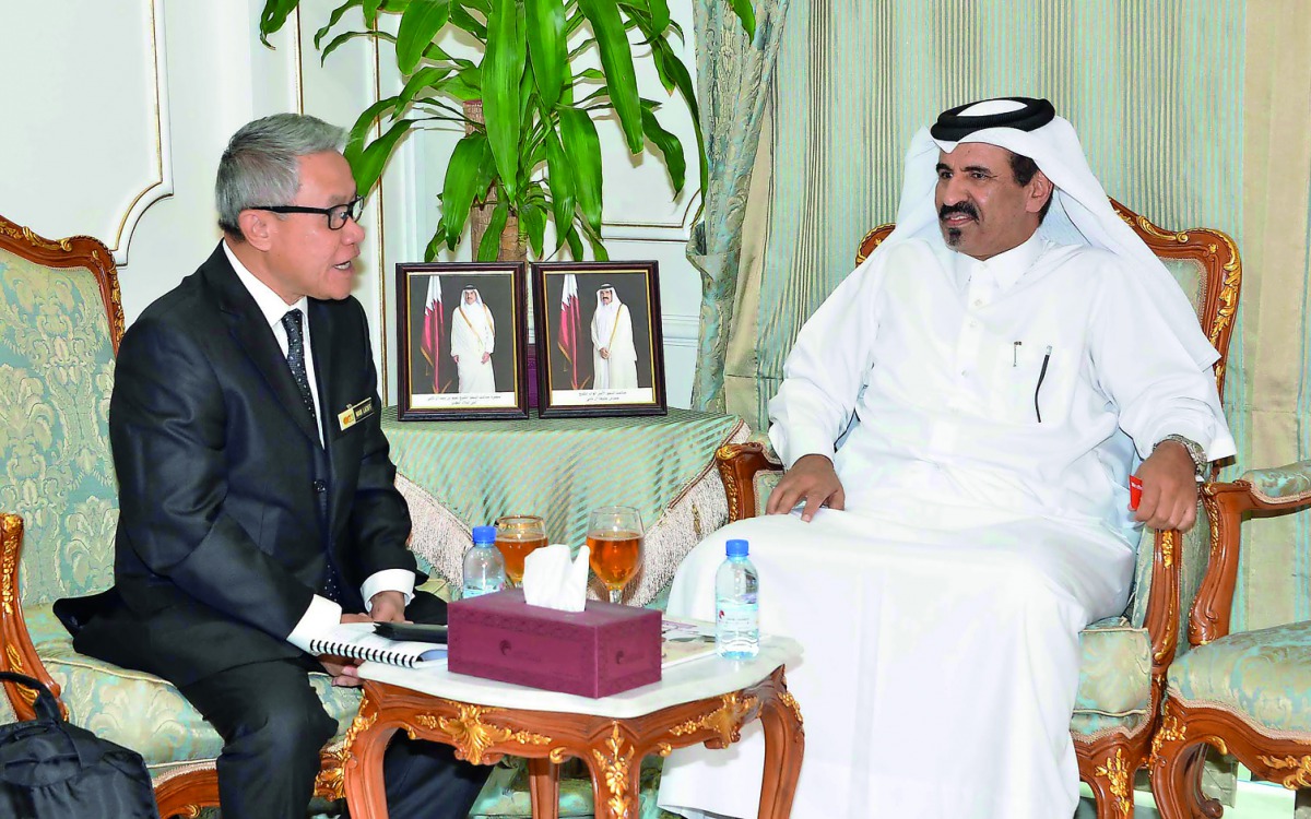  Mohamed bin Ahmed bin Towar Al Kuwari (right), Qatar Chamber Vice-Chairman; with Dato Wan Latif Wan Musa, deputy CEO of Malaysia External Trade Development Corporation (MATRADE), during their meeting at Qatar Chamber premises, yesterday.
