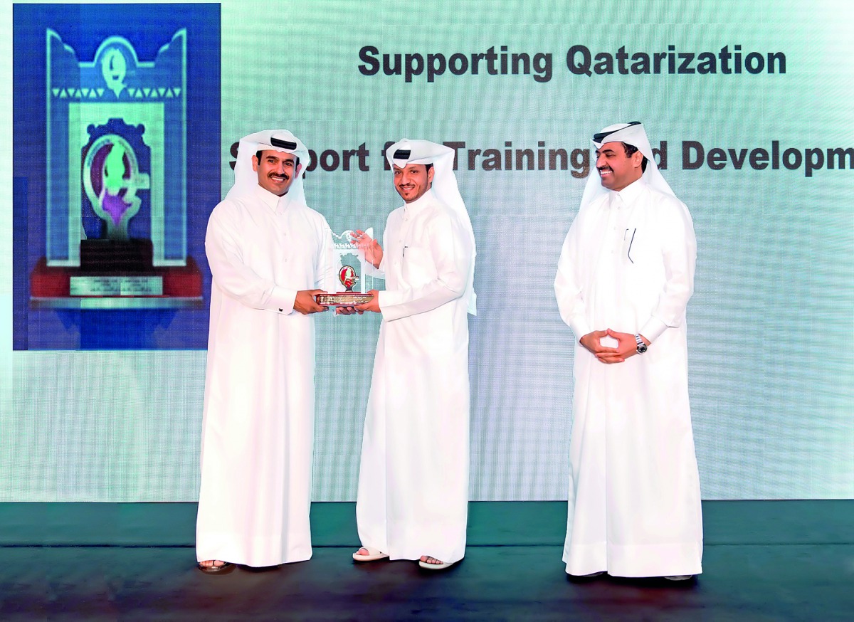 In the presence of H E Dr. Mohammed bin Saleh Al Sada (right), Minister of Energy and Industry; Saad Sherida Al Kaabi (left), President and CEO, Qatar Petroleum, hands over the award to  Abdullah Al Sulaiti, CEO of Nakilat.