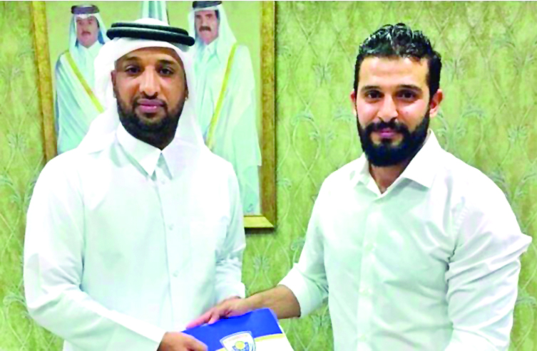 Al Kharaitiyat’s Football Head Mansoor Moussa (left) and their new head coach Nassif Al Bayawi pose for a photograph following the signing of agreement yesterday. 