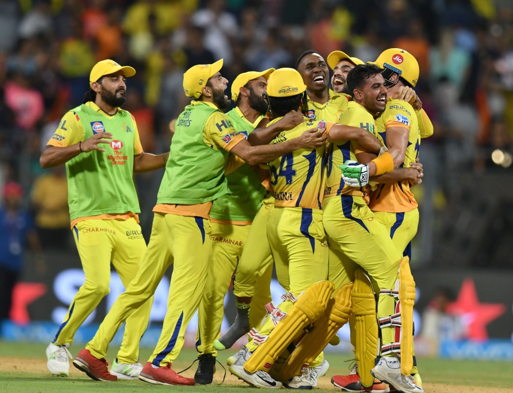 Chennai Super Kings cricketers celebrate after winning the 2018 Indian Premier League (IPL) Twenty20 first qualifier cricket match against Sunrisers Hyderabad at the Wankhede stadium in Mumbai on May 22, 2018.  GETTYOUT / AFP / PUNIT PARANJPE 