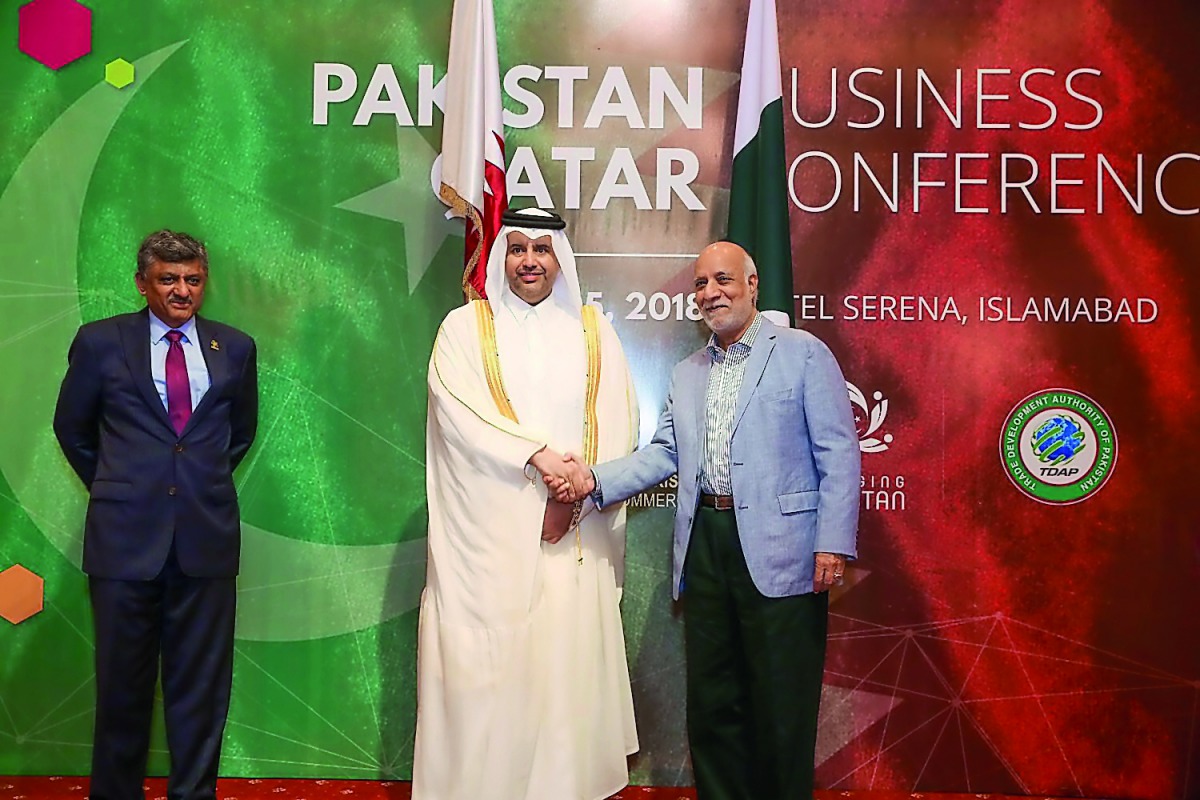 H E Sheikh Ahmed bin Jassim Al Thani (centre), Minister of Economy and Commerce, shaking hands with Mian Misbah Al Rehman (right), Pakistan’s Minister of Trade and Textile, at the Qatari-Pakistani Business Conference, which concluded yesterday in Islamaba