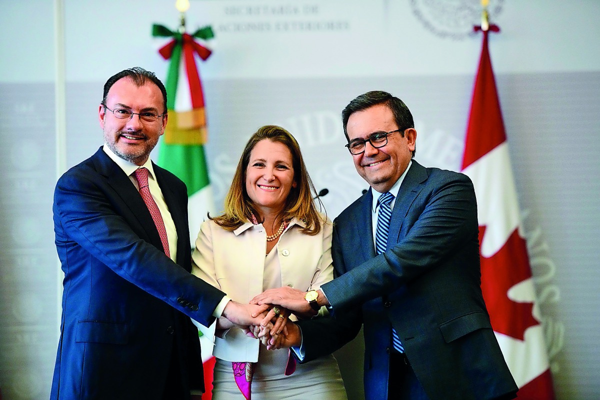 Mexican Foreign Minister Luis Videgaray, Canadian Minister of Foreign Affairs Chrystia Freeland and Mexican Economy Minister Idelfonso Guajardo pose for pictures after a press conference at the Foreign Office in Mexico City, on July 25, 2018. AFP / Ronald