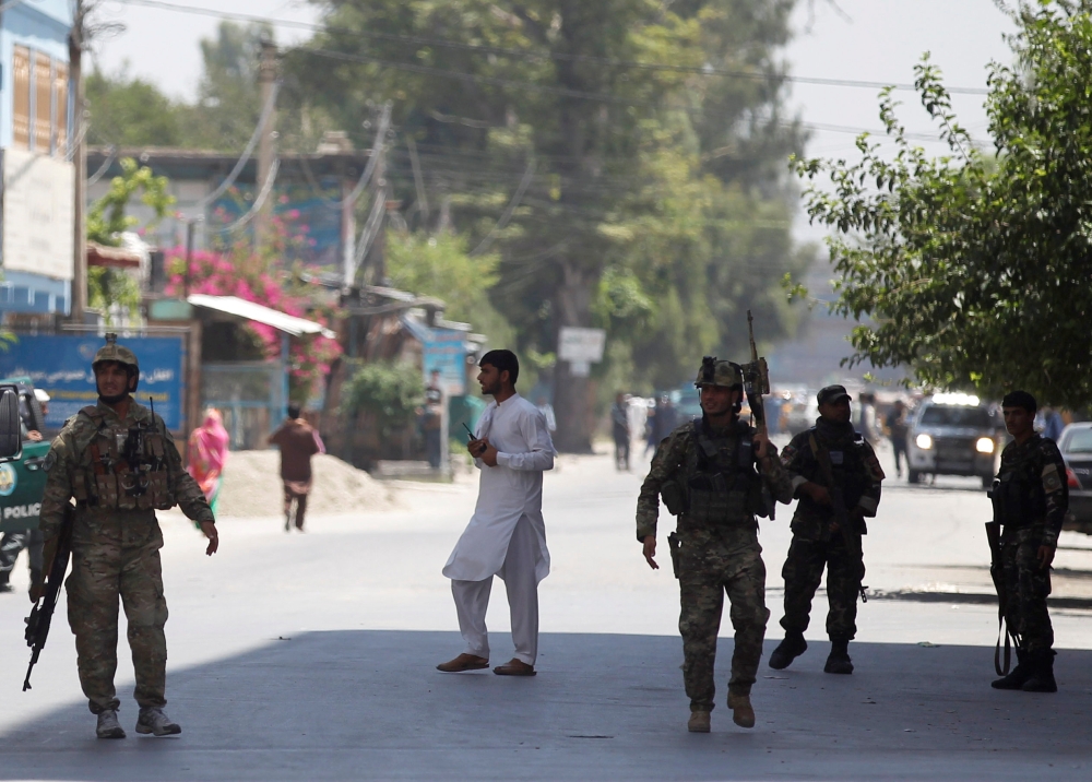 Afghan security forces arrive at an area where explosions and gunshots were heard, in Jalalabad city, Afghanistan, July 31, 2018. (REUTERS/Parwiz)