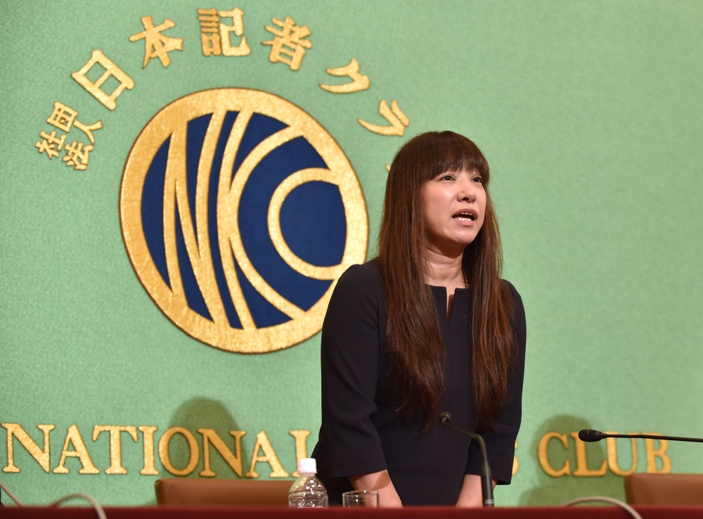 Myu, wife of Japanese journalist Jumpei Yasuda who went missing in Syria in 2015, speaks during a press conference at the Japan National Press Club in Tokyo on August 7, 2018. / AFP / Kazuhiro NOGI 