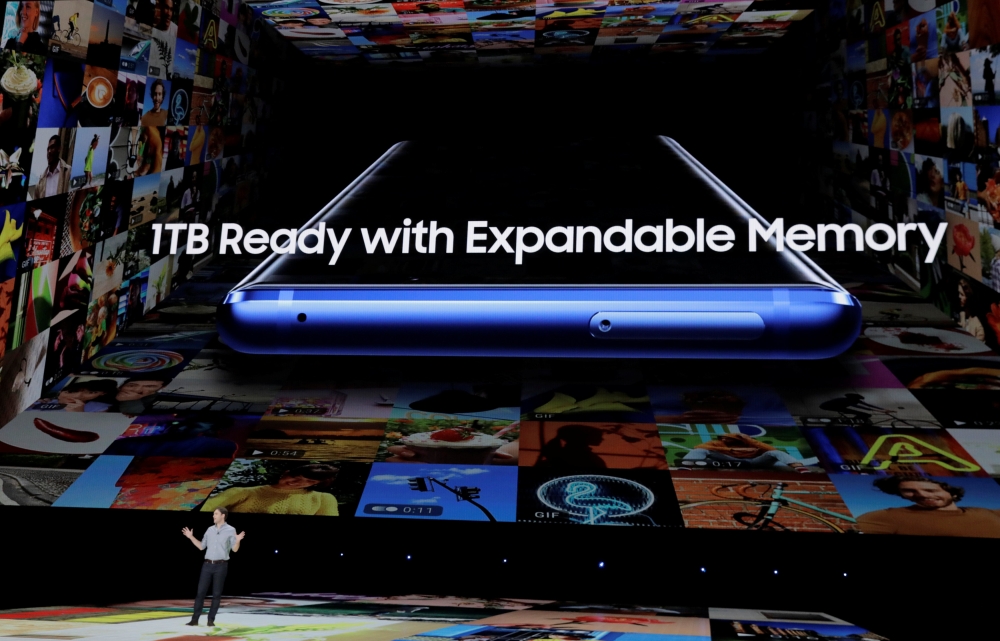 Drew Blackard, Samsung's Senior Director of Product Marketing describes the new Samsung Galaxy Note 9 during a product launch event in Brooklyn, August 8, 2018. Reuters/Lucas Jackson