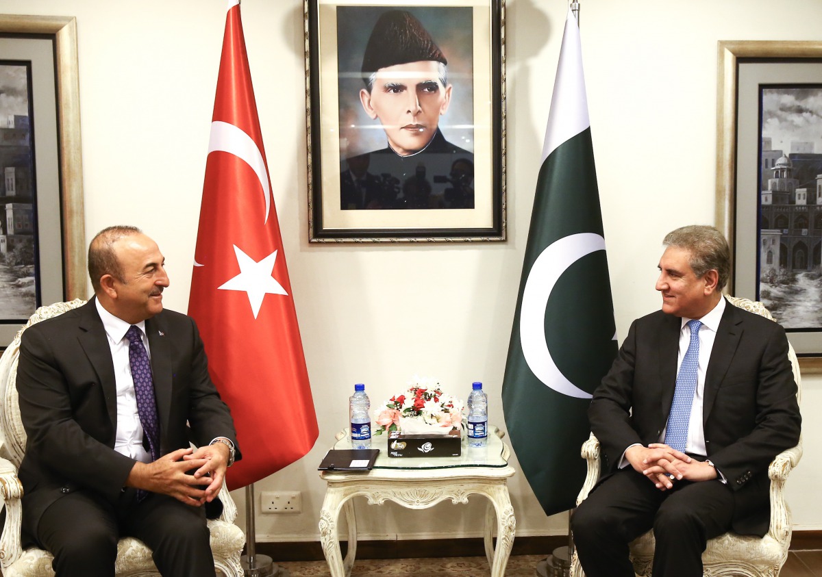 Turkish Foreign Affairs Minister Mevlut Cavusoglu (L) meets Pakistani Foreign Minister Shah Mehmood Qureshi (R) in Islamabad, Pakistan on September 14, 2018. (Cem Özdel - Anadolu Agency) 