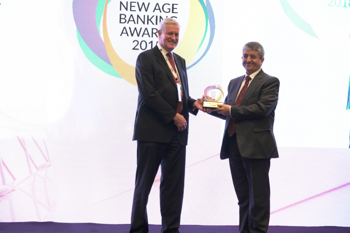 Mahmoud Malkawi (right), Ahlibank’s Acting CEO, receiving the award on behalf of the bank during the New Age Banking Summit 2018. 
