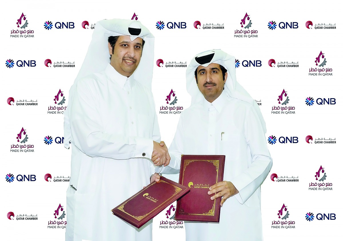 Qatar Chamber Director-General Saleh bin Hamad Al Sharqi (right) and QNB’s Assistant General Manager for Communication Salim Anzan Al Nuaimi shake hands after signing the sponsorship agreement, at the Qatar Chamber headquarters, yesterday.