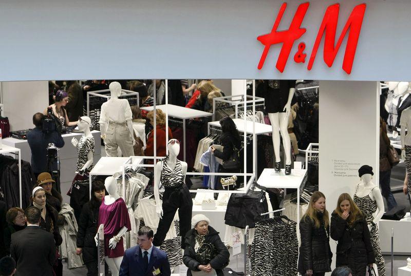 People shop in the newly opened Hennes & Mauritz (H&M) store in Moscow in this March 13, 2009 file photo. Reuters/Denis Sinyakov