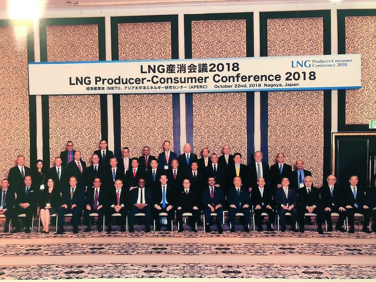 The Minister with other distinguished guests on the sidelines of the conference.