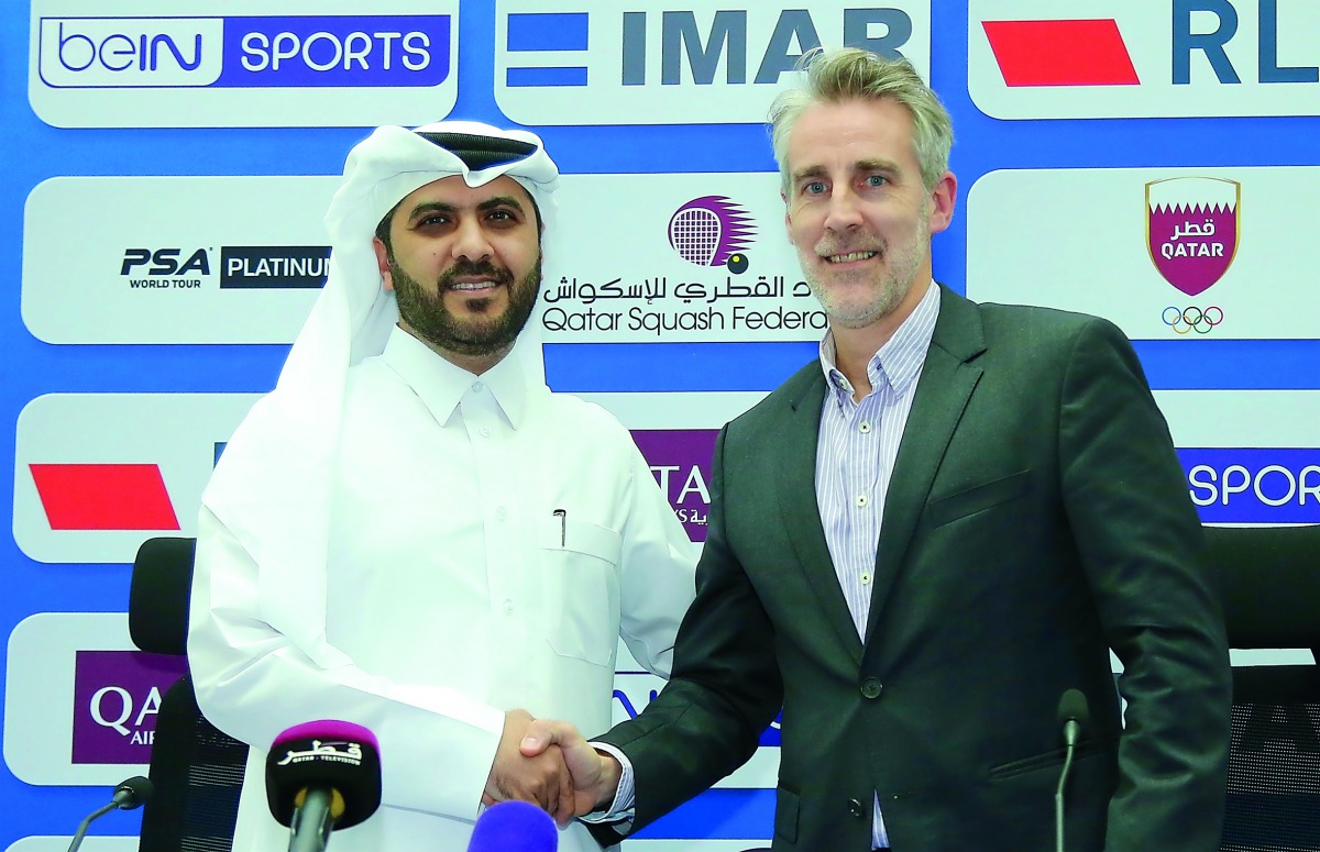Qatar Squash Federation (QSF) Secretary-General Tariq Zainal (left) shaking hands with the Professional Squash Association (PSA) Chief Executive Alex Gough during a press conference held in Doha yesterday. Pic: Ibrahim Kutty