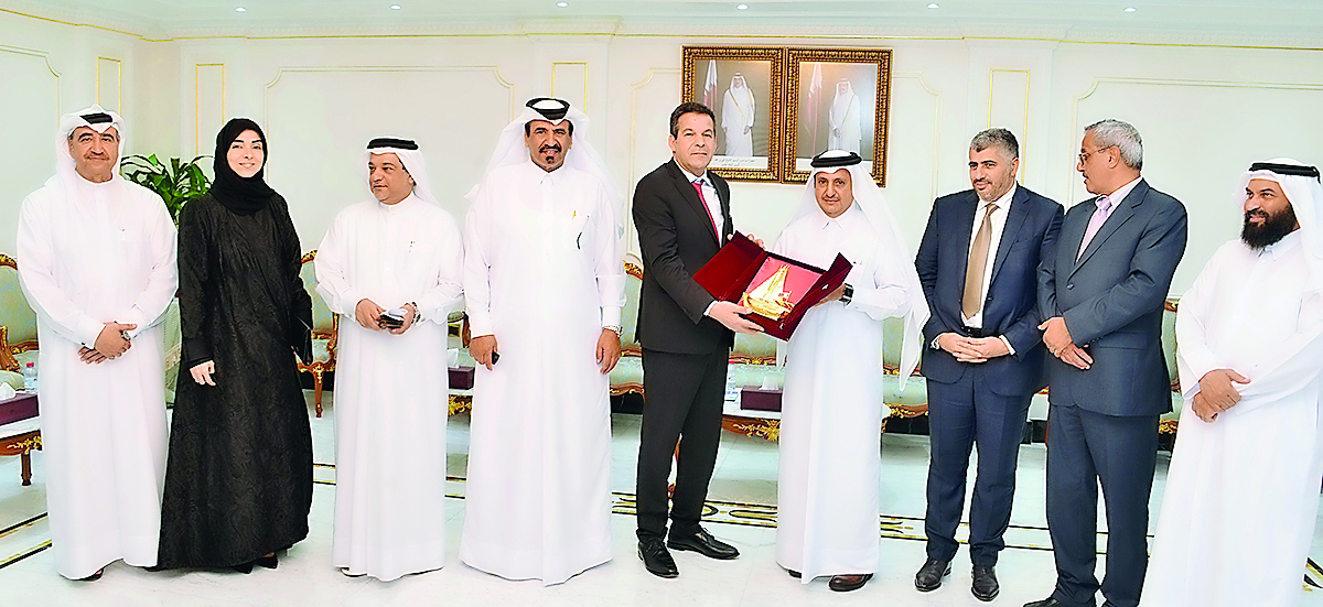 Qatar Chamber Chairman Sheikh Khalifa bin Jassim Al Thani (fourth right), with the Algerian delegation and Qatar Chamber officials during the event.

