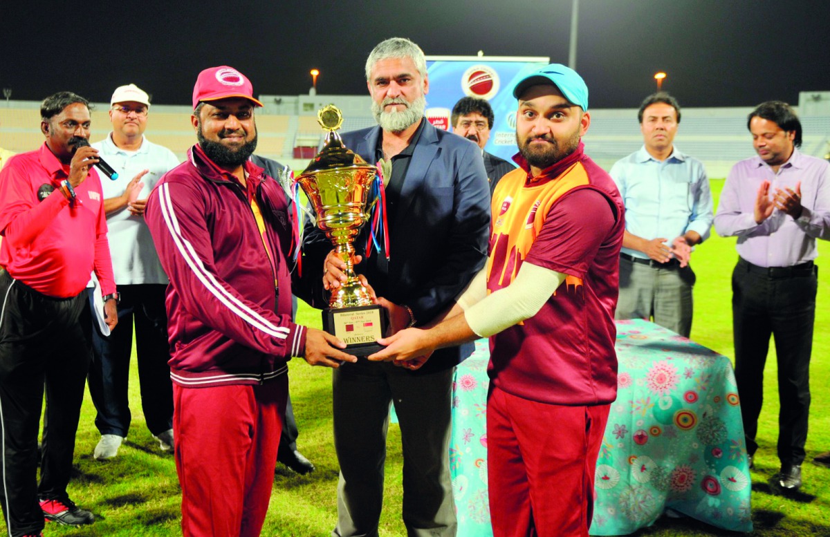 Qatar captain Inamul Haq (left) and vice captain Taimoor (right) pose with the trophy along with Singapore Cricket CEO Saad Janjuwa in Doha yesterday. 