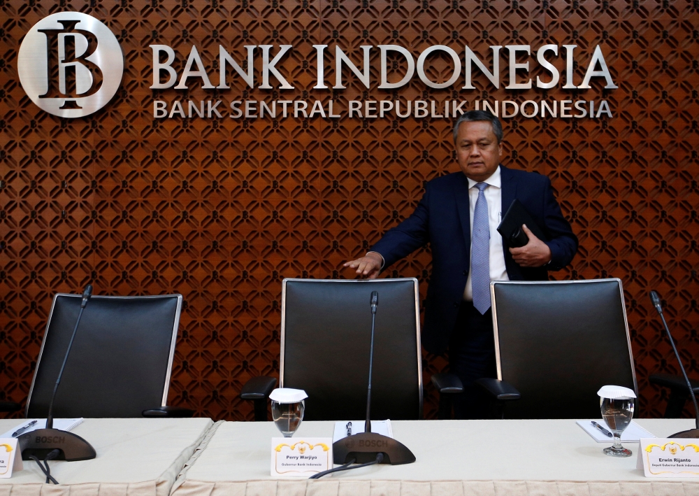 Bank Indonesia Governor Perry Warjiyo arrives at a media briefing at Bank Indonesia headquarters in Jakarta, Indonesia, November 15, 2018. REUTERS/Willy Kurniawan