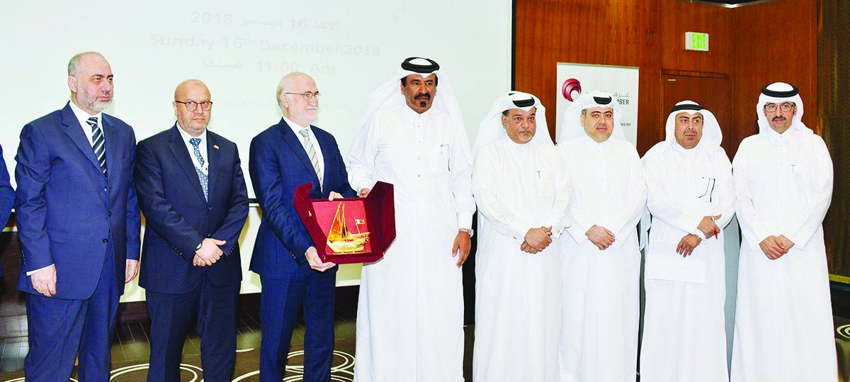 QC’s First Vice-Chairman Mohamed bin Ahmed bin Towar Al Kuwari with Syrian business delegation.