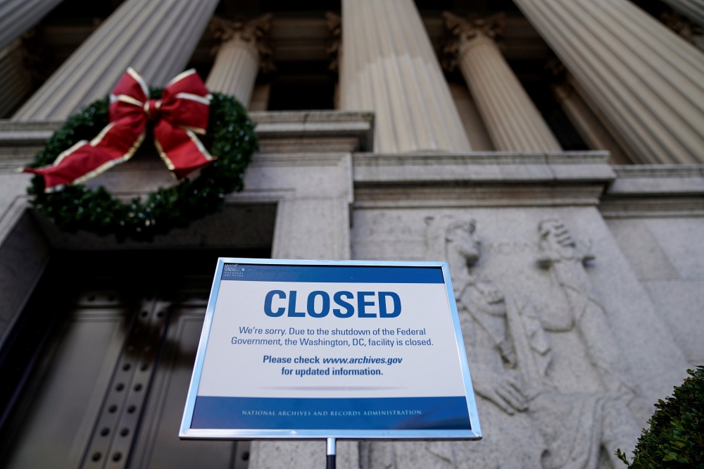  A sign declares the National Archive is closed due to a partial federal government shutdown in Washington, U.S., December 22, 2018. REUTERS/Joshua Roberts/File Photo