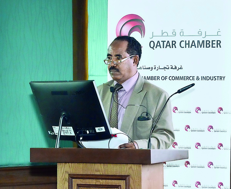 An expert making a presentation to the visiting US delegation from Johns Hopkins University.