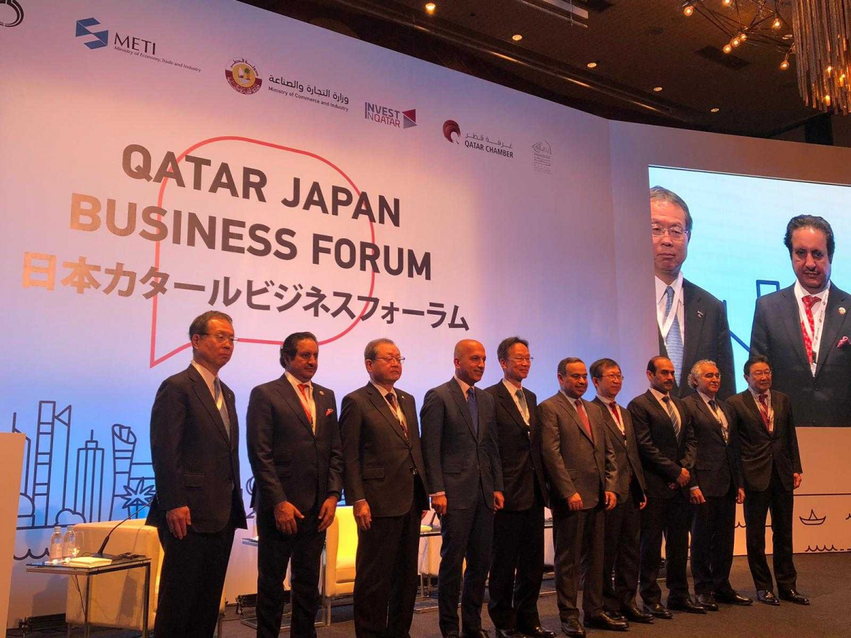 H E Ali Shareef Al Emadi (fourth left), Minister of Finance; H E Ali bin Ahmed Al Kuwari (fifth right), Minister of Commerce and Industry; H E Saad bin Sherida Al Kaabi (third right), the Minister of State for Energy Affairs; and Qatar Chamber Chairman, S