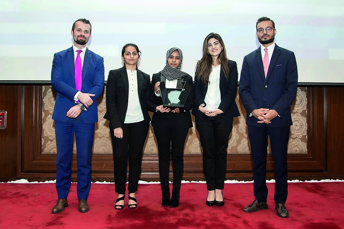 The members of winning team, Qatar University, with the officials.