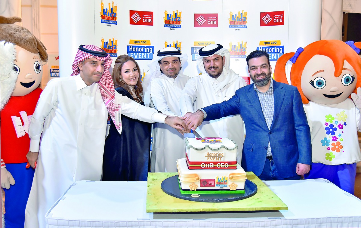 Moutaz Al Khayyat, Group Chairman, Power International Holding; Ali Kazma, Chairman, Kidz Holding; and Dr Abdulbasit Ahmad Al Shaibei, QIIB Chief Executive Officer; along with other guests cutting the ceremonial cake. 