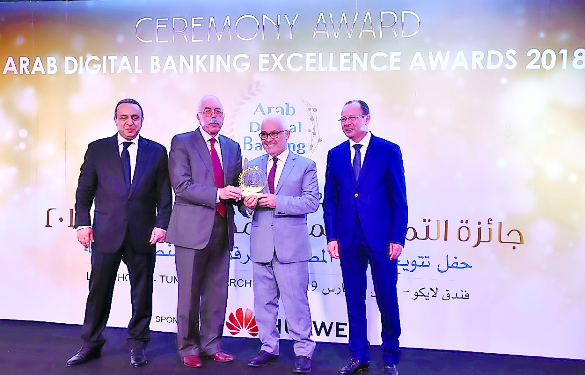 A QNB official receiving the award.