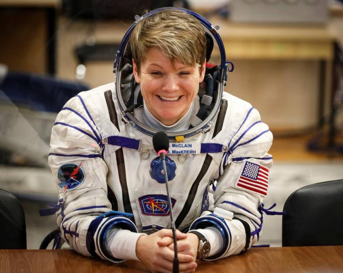 The International Space Station (ISS) crew member Anne McClain of the U.S. smiles after donning space suits shortly before the launch at the Baikonur Cosmodrome, Kazakhstan December 3, 2018. Reuters/Shamil Zhumatov