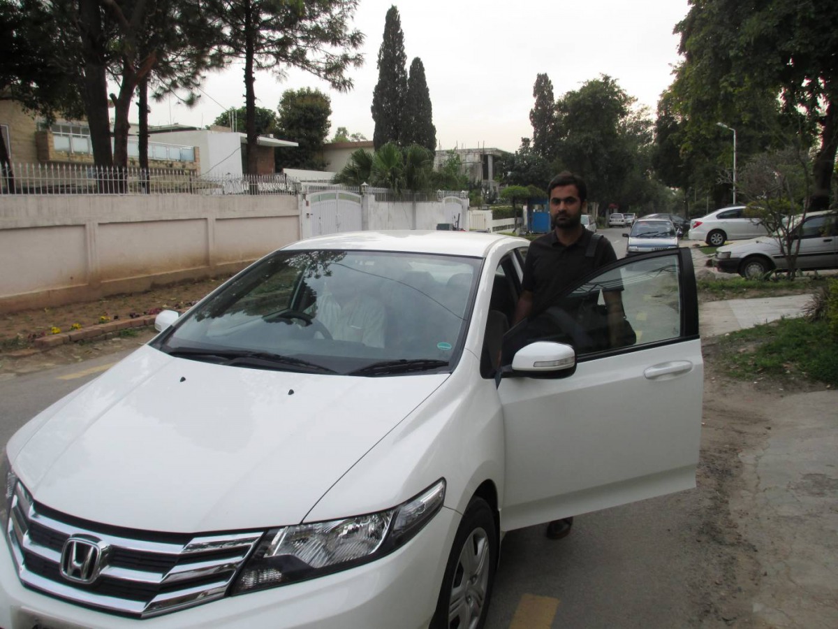 Haider Sultan, 23, a marketing executive who commutes each day between Rawalpindi and Islamabad, gets into a car-pool vehicle arranged through RASAI, a Pakistani ride sharing programme, March 27, 2019. Thomson Reuters Foundation/Imran Mukhtar